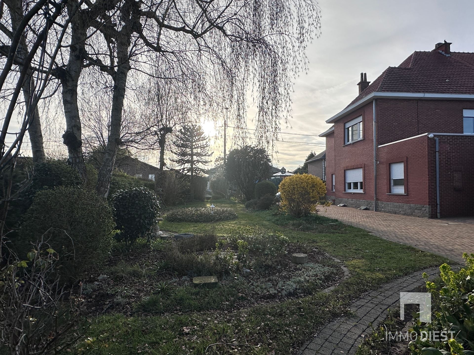 Stevige woning met 3 slpks en tuin + bouwgrond - foto 3