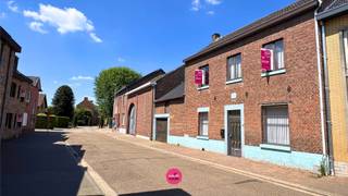 Renovatiewoning op 10 minuutjes van Maastricht!Deze renovatiewoning is gelegen in Veldwezelt: een gezellige deelgemeente van Lanaken. De woning is...