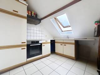 WE INVEST Sud-Luxembourg stelt dit charmante appartement met 1 slaapkamer voor, ideaal gelegen in het hart van Aarlen, op wandelafstand van winkels...