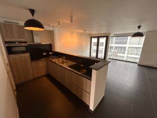 Pal in het centrum van Deinze vinden we dit instapklare appartement gelegen op de 3e verdieping van Residentie Donsa. Openbaar vervoer,...