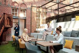 Bent u op zoek naar een full-service privékantoor dat 24/7 beschikbaar is?Of heeft u voldoende aan een plekje in de sfeervolle gemeenschappelijke...