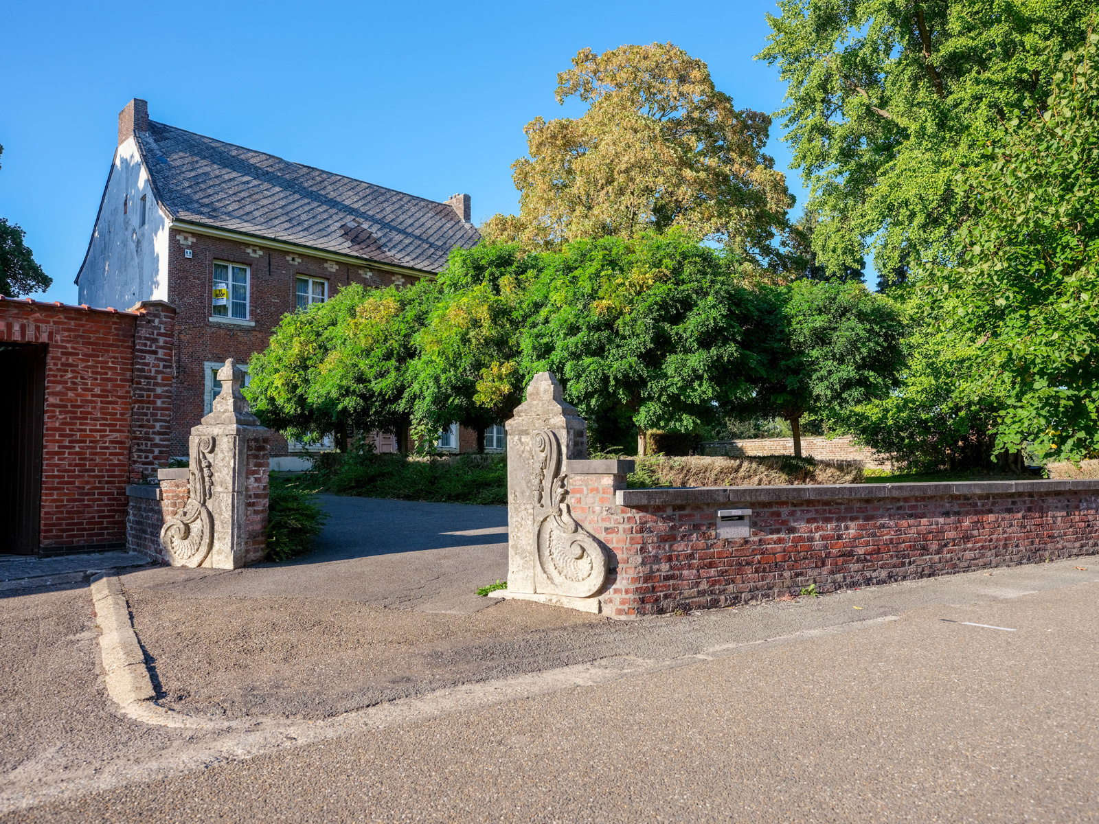 Zeldzame pastorie met monumentale tuin en commerciële potentie - foto 4