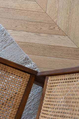 Locatie Dit exclusieve appartement bevindt zich in het hart van Mortsel, op wandelafstand van de levendige Statielei. Gelegen op de 1ste...