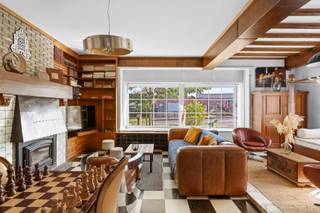 In een rustige, doodlopende straat op wandelafstand van het centrum van Ronse, ontdek je deze charmante woning vol karakter en authenticiteit...