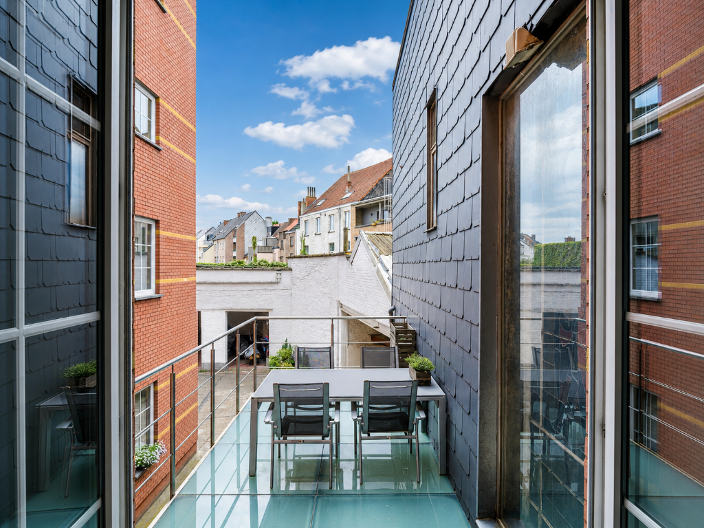 Ruime woning met drie slaapkamers en polyvalente ruimte in het historisch centrum, met zicht op het water. - photo 4