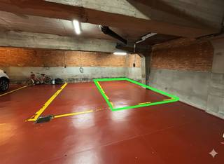 Ondergrondse garagebox te huur op niveau -1, ideaal gelegen in het hart van Antwerpen. De garage bevindt zich direct aan het begin van de oprit...
