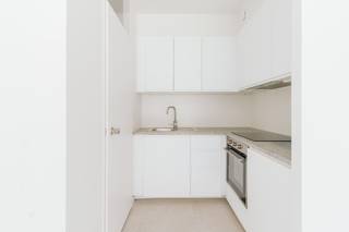 <p><strong><u>Bezoek enkel mogelijk na aanmaken huurdersprofiel: </u></strong><strong><u>https://onid.mijnhuurprofiel.be/property/f2d9b35d-3a28-4ca5-ac15-79eafea0e2f4</u></strong></p><p><br /></p><p>Op de Groenendaallaan kan je deze gerenoveerde studio terugvinden op het gelijkvloers van een rustig gebouw. Dankzij de centrale ligging zijn openbaar vervoer, winkels en belangrijke invalswegen allemaal in de nabije omgeving. Als extra troef sta je met de fiets op 15 minuten in centrum Antwerpen! </p><p><br /></p><p>De studio bestaat uit: inkomhal, leefruimte, keuken, badkamer met toilet</p>