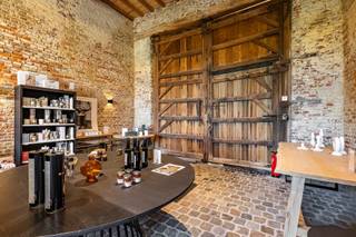 Tiendeschuur, 1 hoek woning, in een deel van het Kasteel van Dormaal.De Tiendeschuur doet dienst als karaktervol en hoogwaardig afgewerkt...