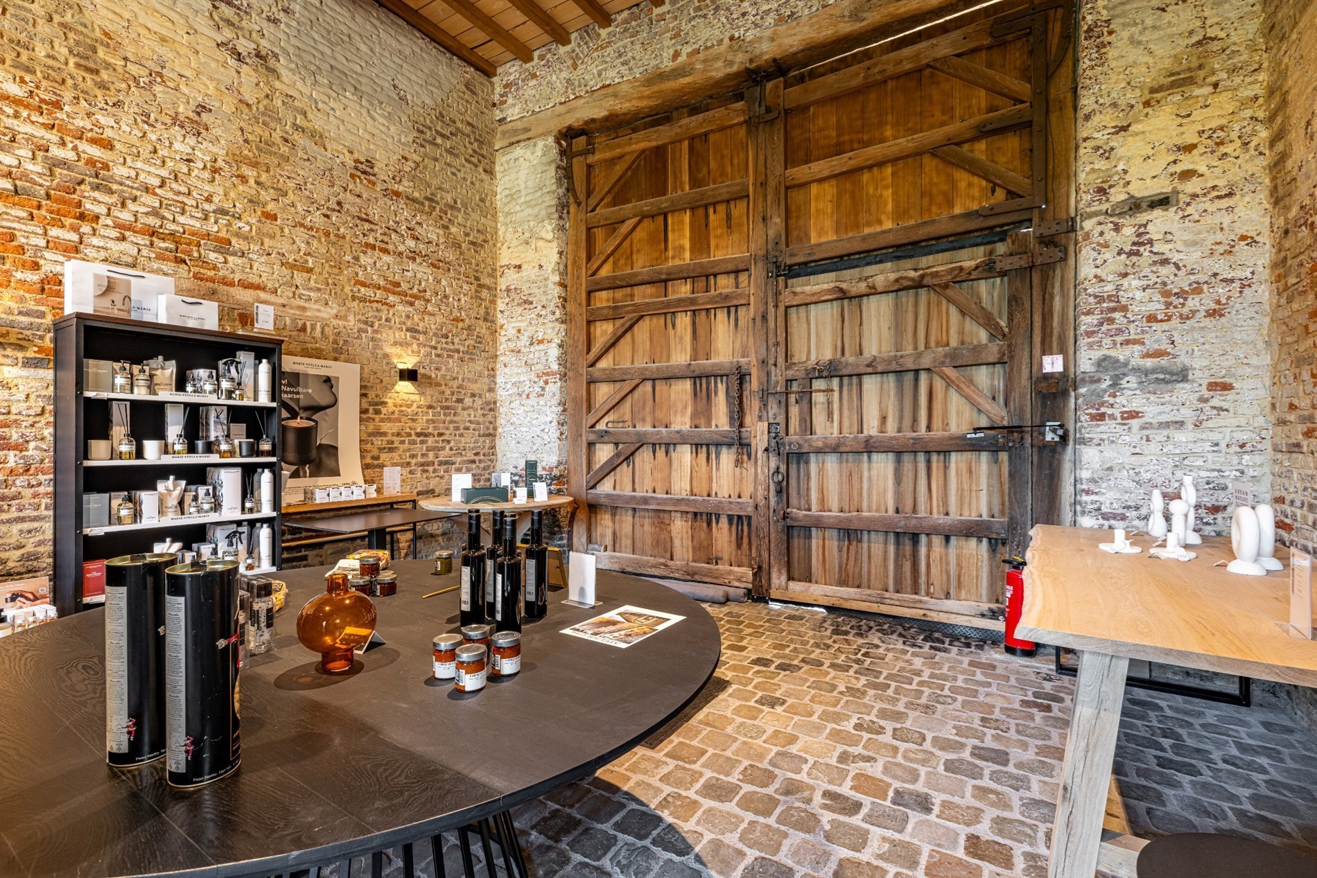 Prachtige handelsruimte met karaktervolle woonst in een een deel van het geklasseerde Kasteel Van Dormaal. - foto 2