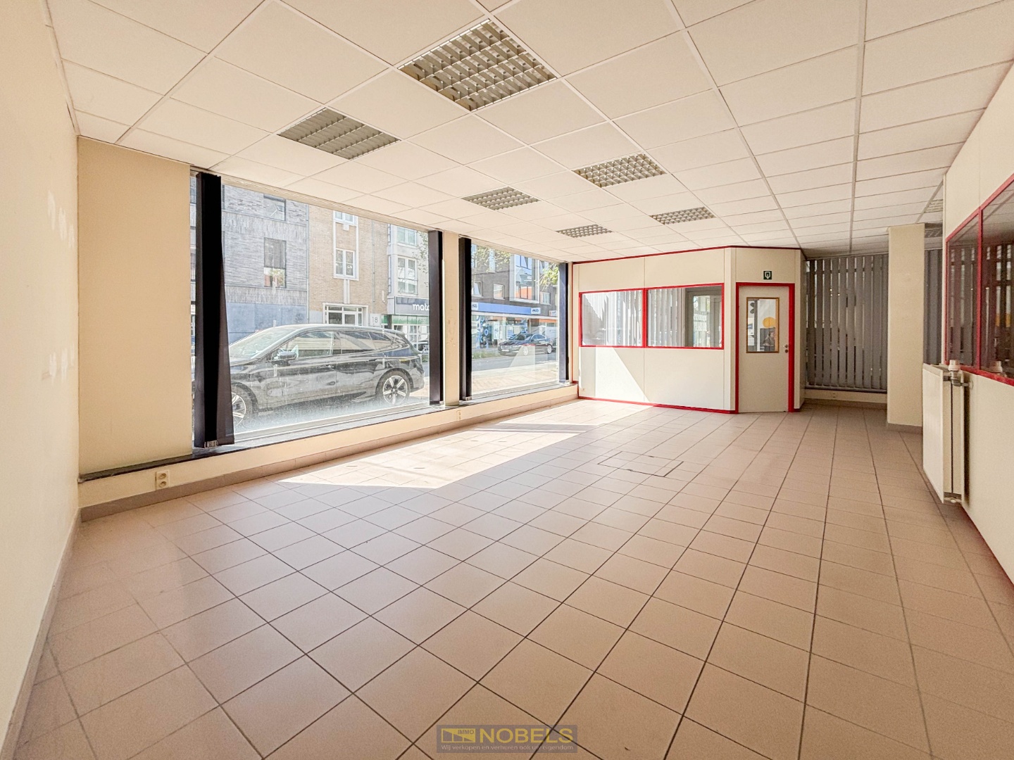 TE HUUR, ruim en veelzijdig handels- en commercieel pand in het centrum van Oudenaarde - foto 4