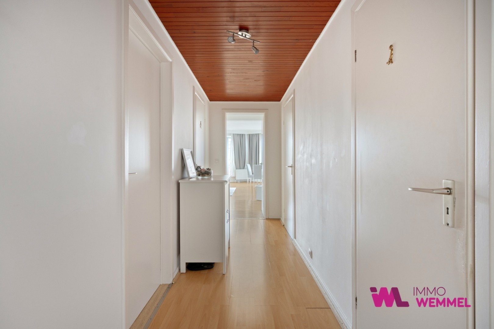 Appartement soigné avec ascenseur, 2 chambres, garage et cave - photo 5