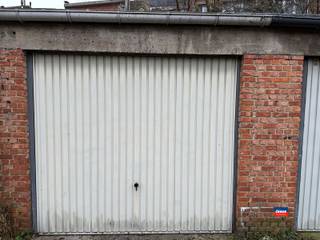 <p><span>HOBOKEN | GARAGEBOX MET MANUELE KANTELPOORT GELEGEN IN DE DOKTER EMIEL VAN DAMMESTRAAT | </span></p><p><span>geen nutsvoorzieningen | D 6m x B 3m | regio Portugezenhoek</span></p>