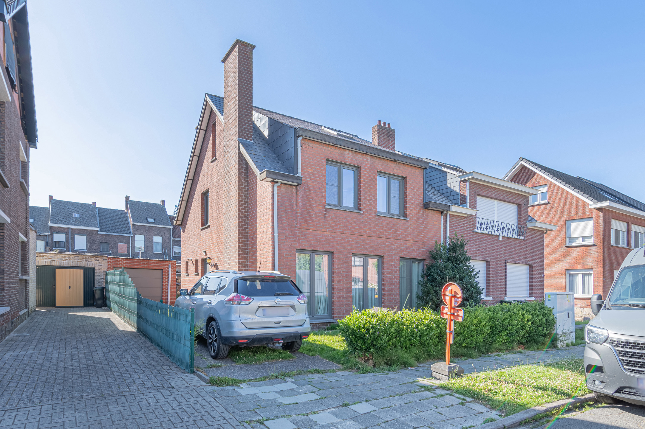 Gezellige halfopen bebouwing met garage en knusse tuin - foto 1