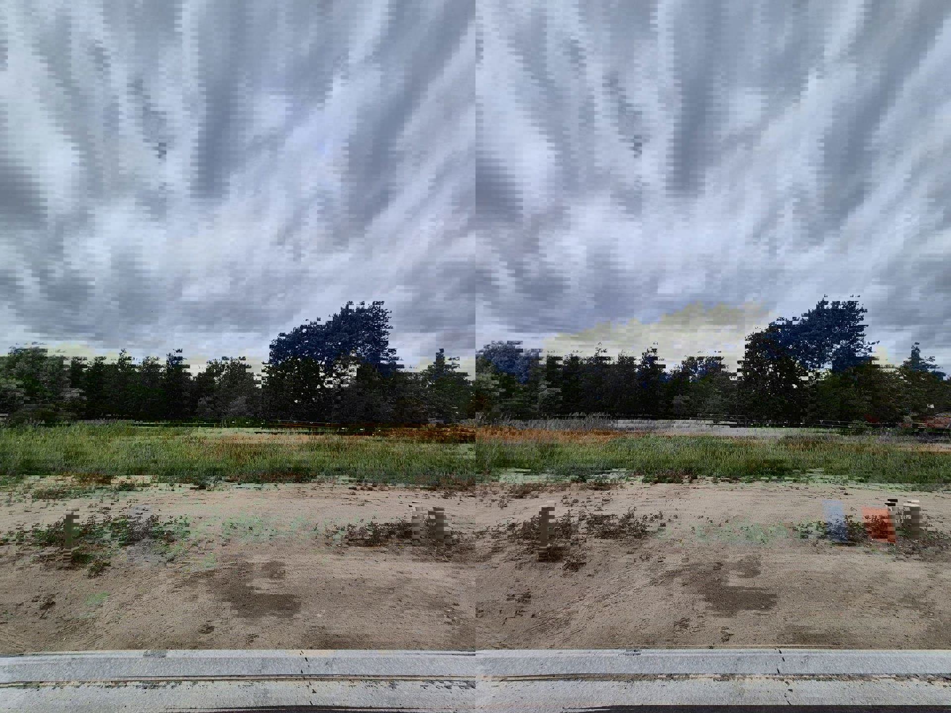 Goed gelegen stuk bouwgrond voor halfopen bebouwing - foto 2