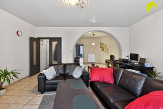 Op een gunstige en centrale locatie te Mortsel, vinden we dit instapklare appartement met 1 slaapkamer in een kleinschalig gebouw met...