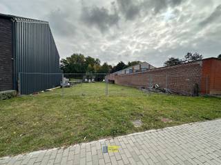 <p><span>Rustig gelegen perceel grond van 1265m²,  op wandelafstand van het dorpsplein van Erps, supermarkt, scholen, sporthal en handelszaken. Niet ver van het treinstation van Kortenberg en centraal gelegen tussen Brussel en Leuven. Stedenbouwkundig attest bij de dienst omgeving van de gemeente Kortenberg reeds in aanvraag. </span></p><p><span> </span></p>