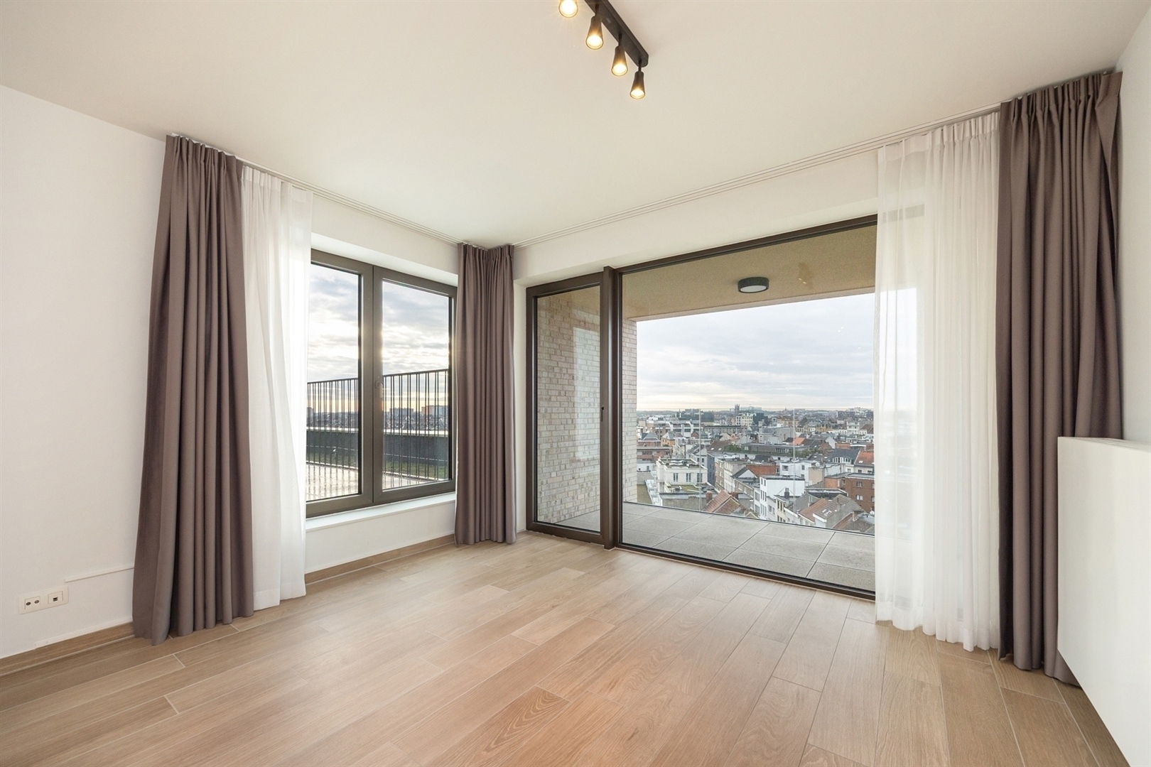 Zurenborg ∣ Duplex-penthouse met 3 slaapkamers en 3 terrassen - foto 4