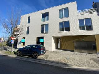 Surface commerciale casco avec emplacement de parking au cœur de Strombeek-BeverÀ la recherche de l’emplacement idéal pour votre activité?...