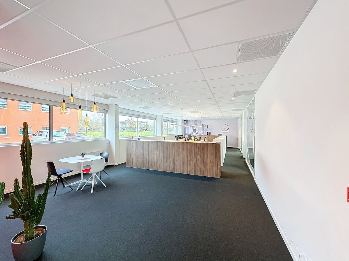 Ground floor office for rent in Ypres - photo 2
