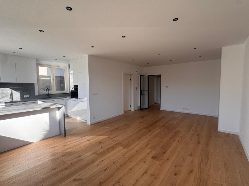 PRACHTIG ENERGIEZUINIG GERENOVEERD APPARTEMENT met 2 SLPK EN TUIN!!! - photo 5