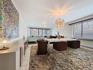 Centraal gelegen appartement met tuin en garage in centrum Brasschaat.Dit appartement is gelegen in een geliefde straat op wandelafstand van het...