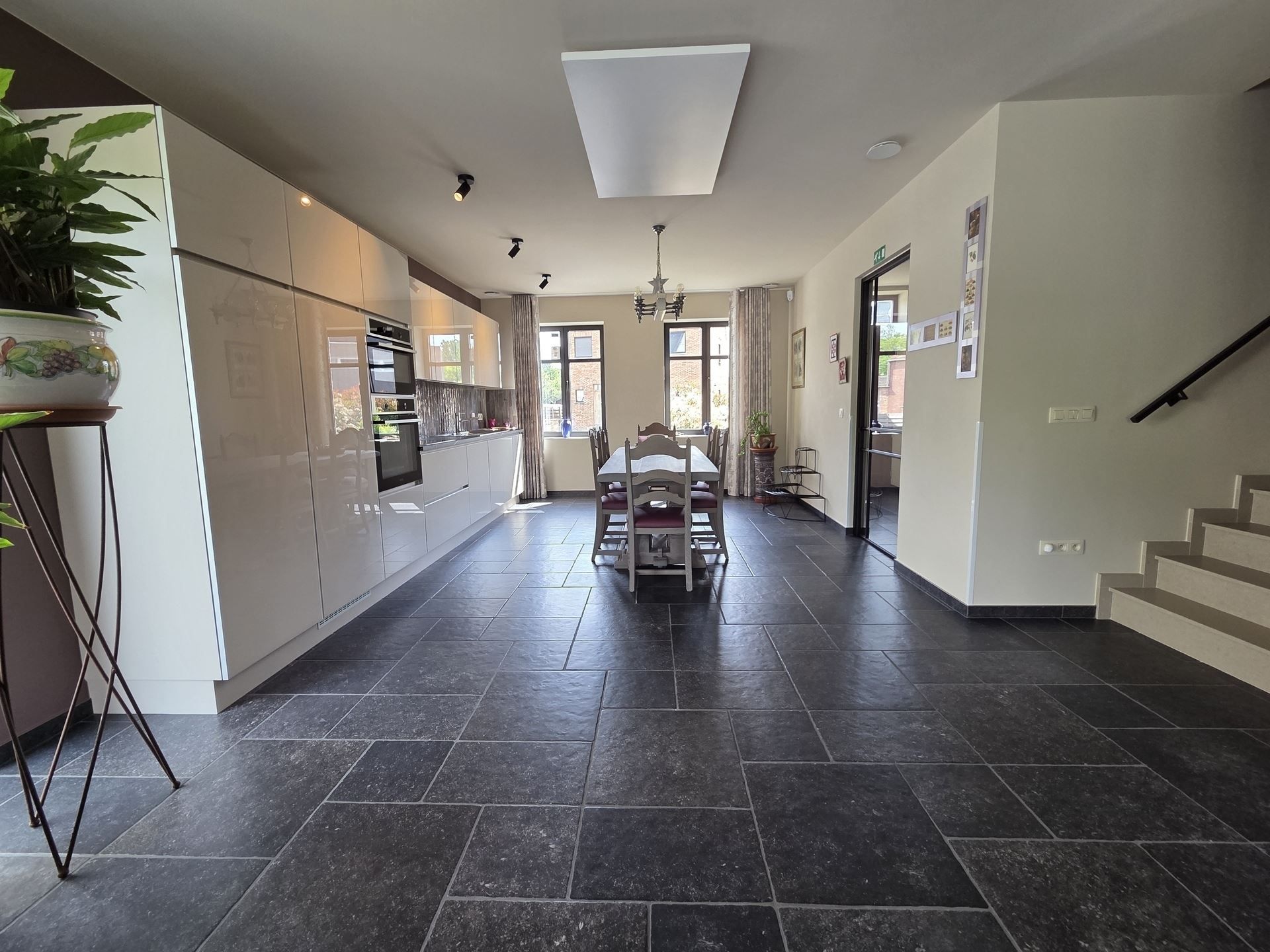 Prachtige nieuwbouw BEN-woning met 5 slpk, 3 badkm en verzorgde tuin. Uitermate rustig gelegen. - foto 5