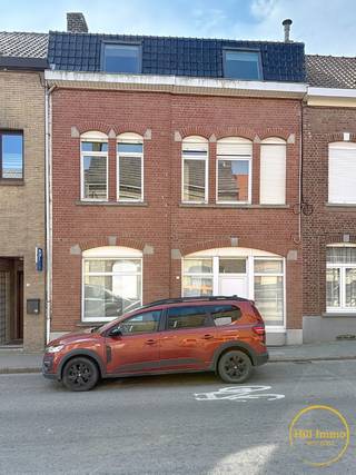 Deze recent gerenoveerde rijwoning combineert comfort, energiezuinigheid (EPC B) met een gezellige buitenruimte.Indeling van de woning:Gelijkvloers:...