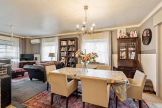 Authentieke woning met grote tuin, ruime indeling en renovatiemogelijkheden in het hart van Wezel (Mol) 🌿🏡✨In het gezellige Wezel (Mol) vind je...