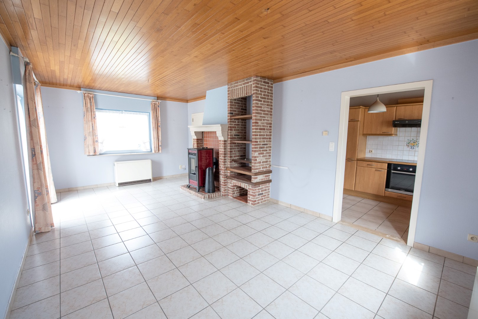 TE KOOP: alleenstaande woning in een rustige woonwijk te Desselgem. - foto 3