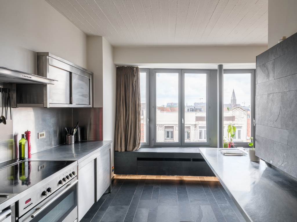 Uniek 2-slaapkamerappartement ontworpen door Fabiaan Van Severen - Gent-Sint Pieters - photo 2