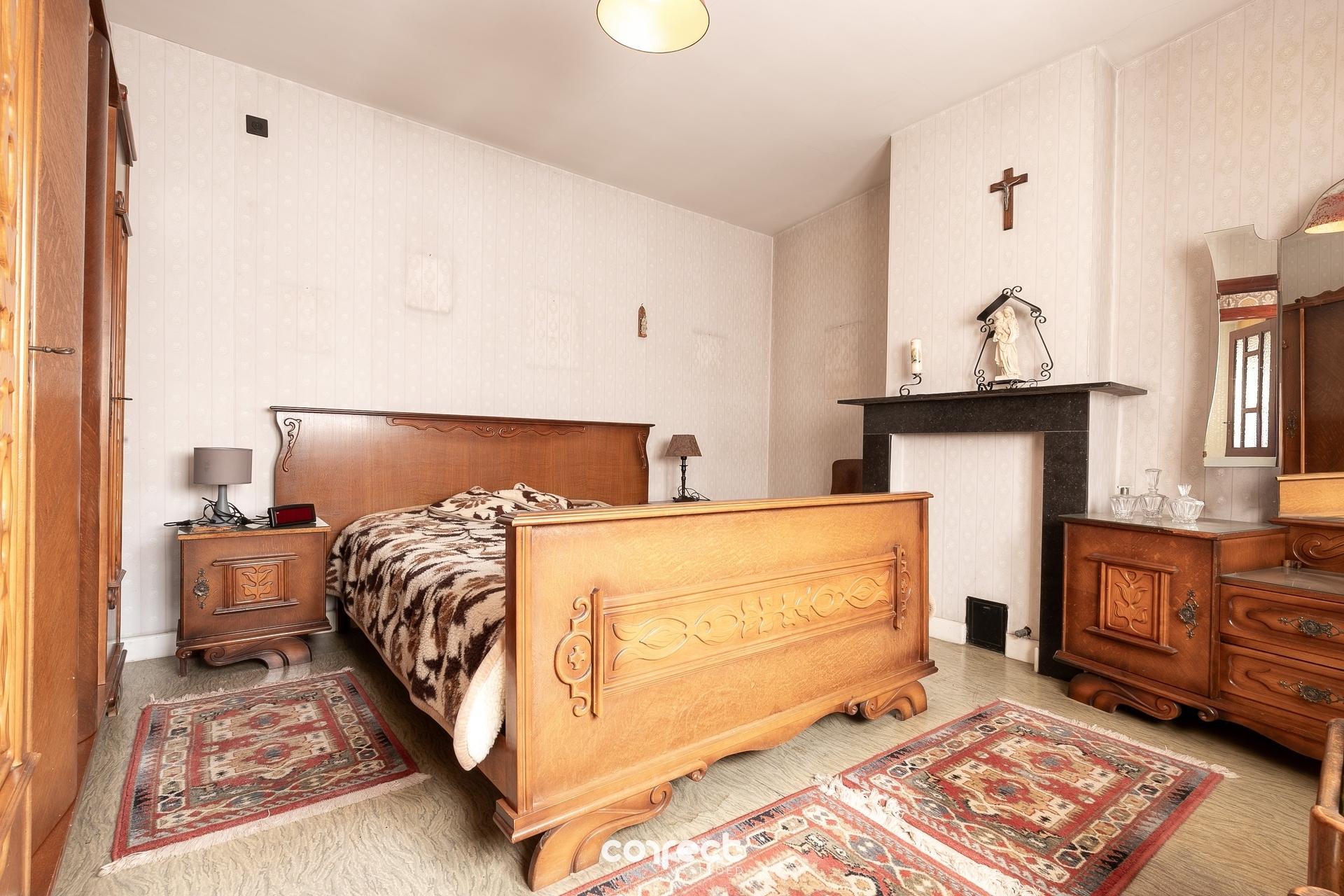 Centraal gelegen ruime halfopen bebouwing met 4 slaapkamers, tuin en garage. - foto 5