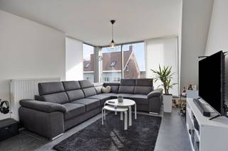 Dit leuk appartement is perfect gelegen: op wandelafstand van alle winkels en voorzieningen.Het appartement is opgedeeld met een slaapkamer op...