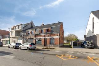 GEZELLIGE GEZINSWONING IN HET RUSTIG DORP BEKE. Deze charmante woning met authentieke voorgevel, bestaande uit: Gelijkvloers:...