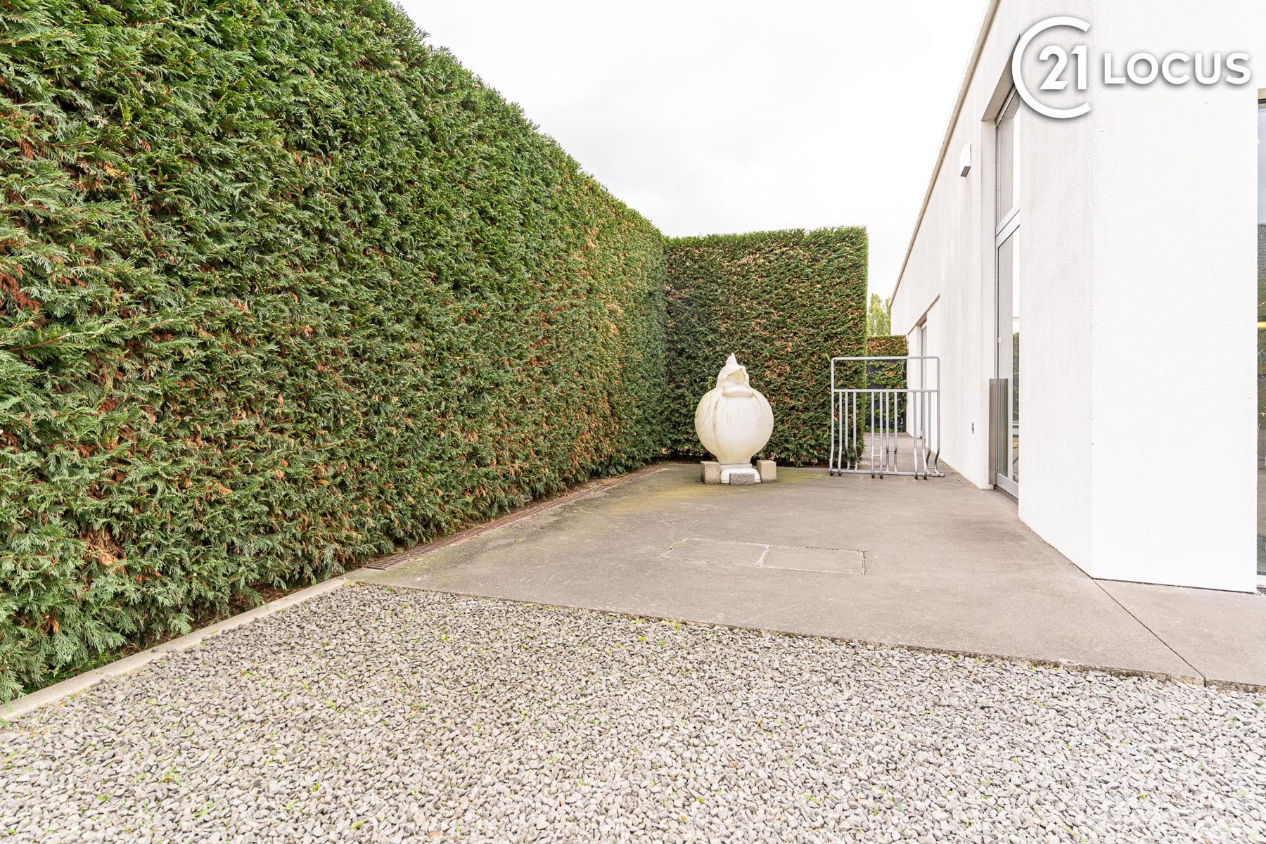 Handelsruimte met woonst &amp; 6 parkings te koop in Kruibeke - foto 1