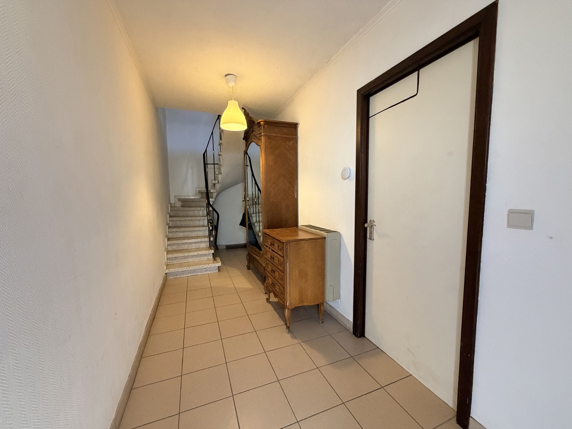 TE KOOP Instapklare bel-etagewoning met terras en ruime garage. - foto 5