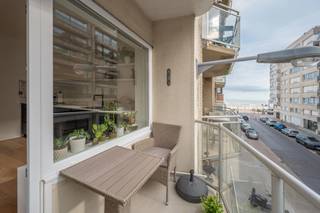 Mooi appartement met goed zijdelings zeezicht, uitstekend gelegen op het Albertstrand tussen het Rubensplein en het Casino.Het appartement telt 2,5...