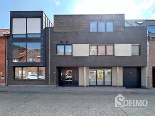 Recent gelijkvloers appartement met garage in centrum LangemarkHet appartement is ingedeeld als volgt:inkomhal met gastentoilet, ruime leefruimte met...