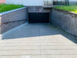 Ondergrondse garage in een residentie op de hoek van de Bortierlaan en de E. d'Arripelaan.Afmeting garagebox: L: ±6,73m; B: ±2,60m; H: ±2,03mAfmeting...