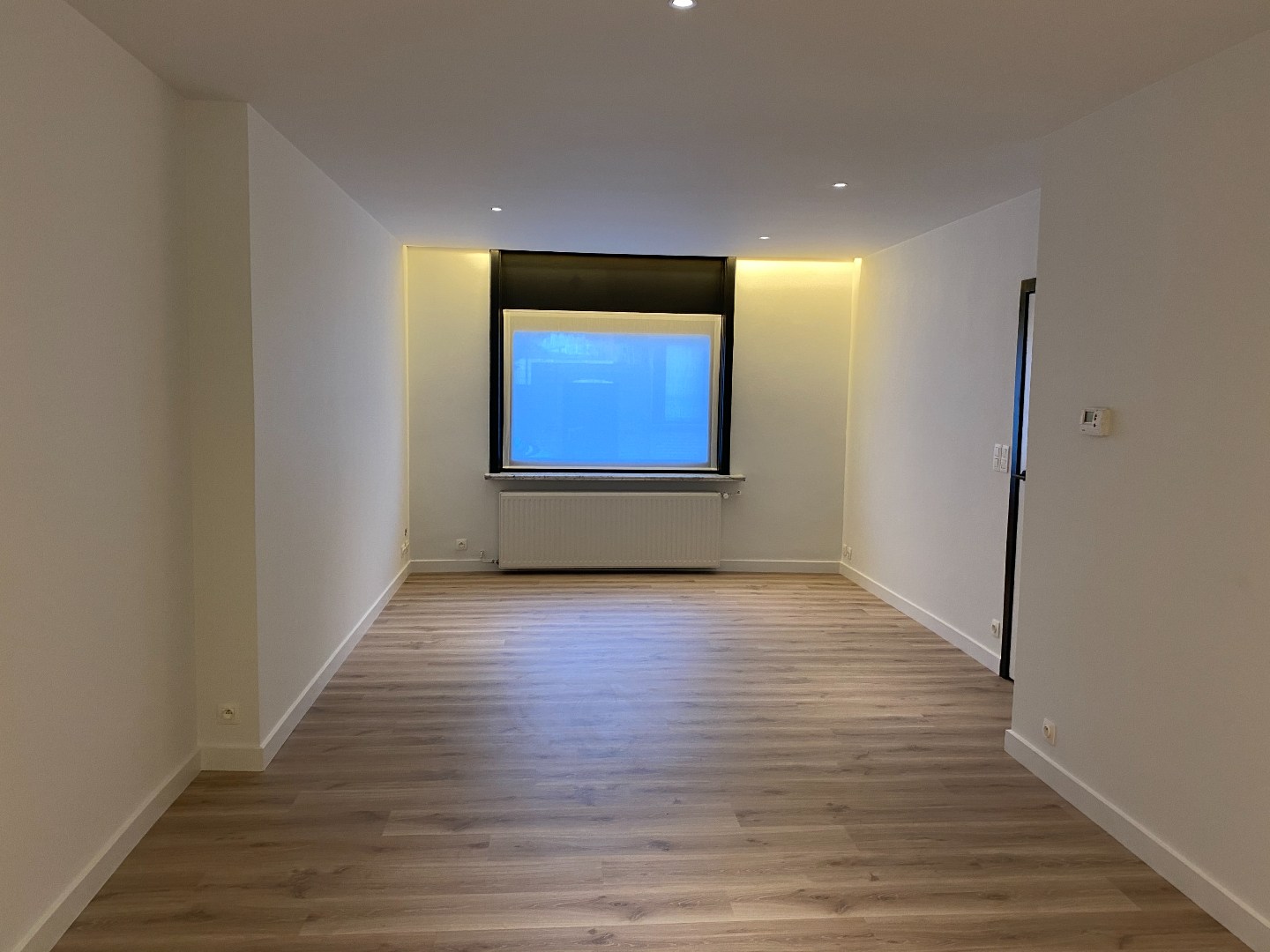 Verrassend ruime en gerenoveerde stadswoning met garage en uitweg! - foto 2