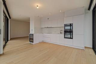 Op een toplocatie in hartje Waregem bevindt zich deze energiezuinige en comfortabele assistentiewoning, gelegen in residentie Pur Sang, waar...