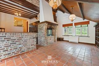Voor meer info en foto’s, surf naar www.swevers.be – Charmante open bebouwing op eenuitzonderlijk perceel van 20a 81ca in de Mommestraat 54 in...