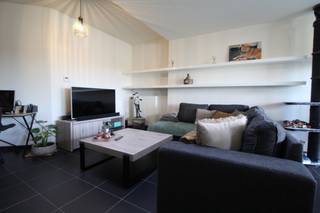 Langs de Ledegemstraat in centrum Dadizele vinden we deze gezellige, recent gerenoveerde woning terug. Gelijkvloers bestaande uit inkom,...