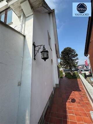 STATIGE TE RENOVEREN WONING MET 3 SLAAPKAMERS, GARAGE EN TUINRichtprijs 225.000 euroDeze zeer mooie statige te renoveren woning is zeer goed gelegen...