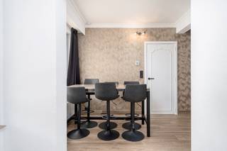 Subliem gerenoveerd, royale ruimtes, zonnig, gelegen op topligging naast het casino van Blankenberge, op wandelafstand van het bruisende...