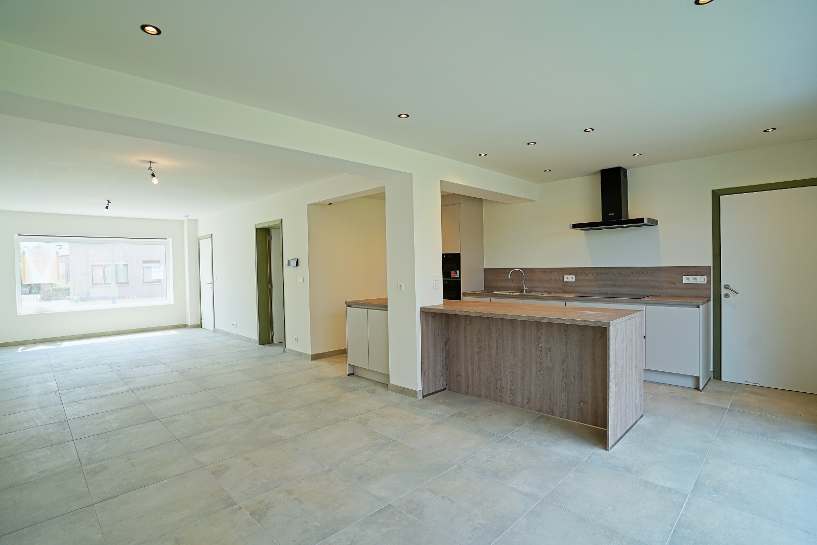 Totaal gerenoveerde woning op een rustige locatie - foto 2