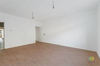 Op de eerste verdieping van een centraal gelegen gebouw in Vilvoorde bevindt zich dit volledig in 2025 vernieuwde appartement. Het ligt pal in...