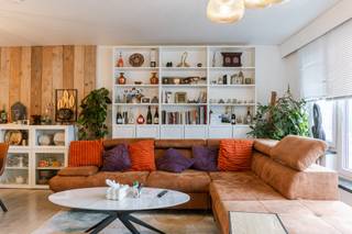Are you looking for a spacious home with character and an excellent location in Ghent? Then this property at Brugsevaart 131 is definitely worth...