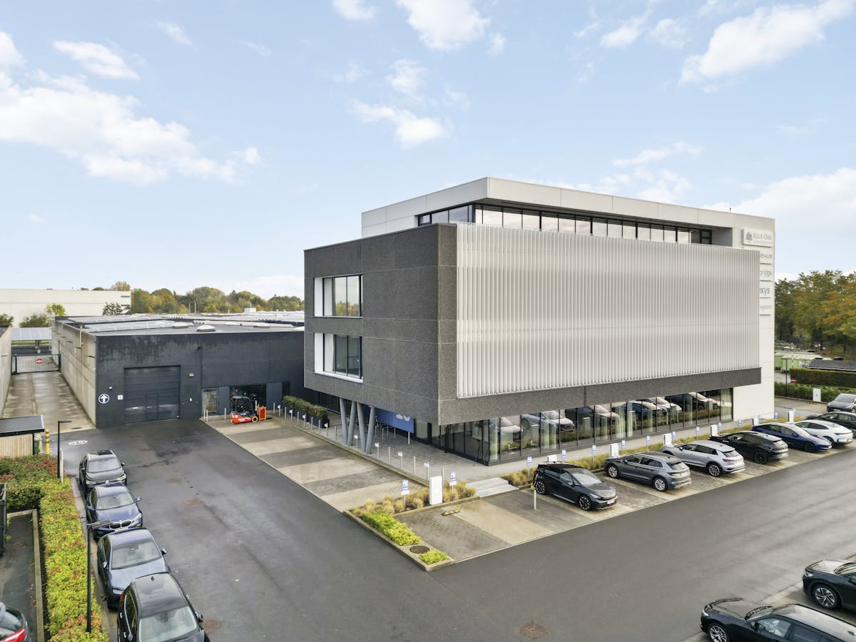 Warehouse with offices for rent in Deerlijk - photo 2