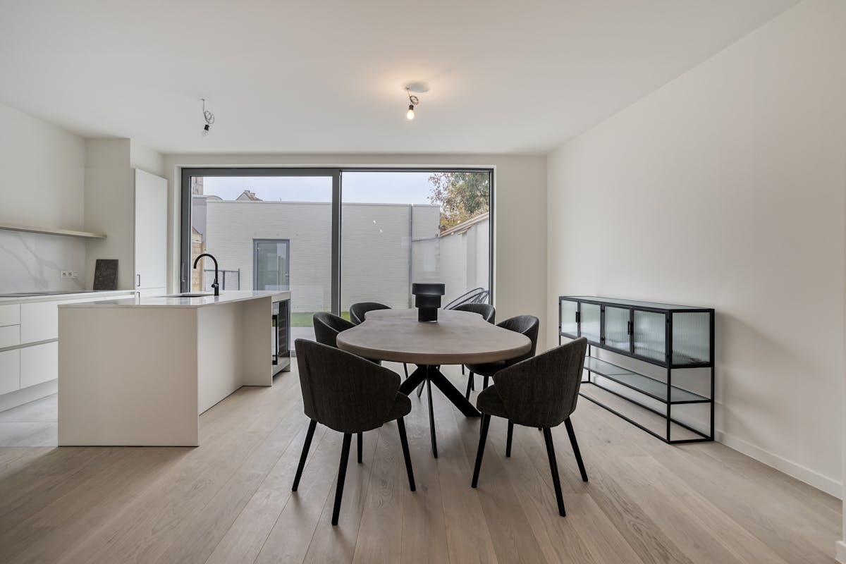 Stijlvol huis te centrum Brugge met 3 slaapkamers en garage - foto 4