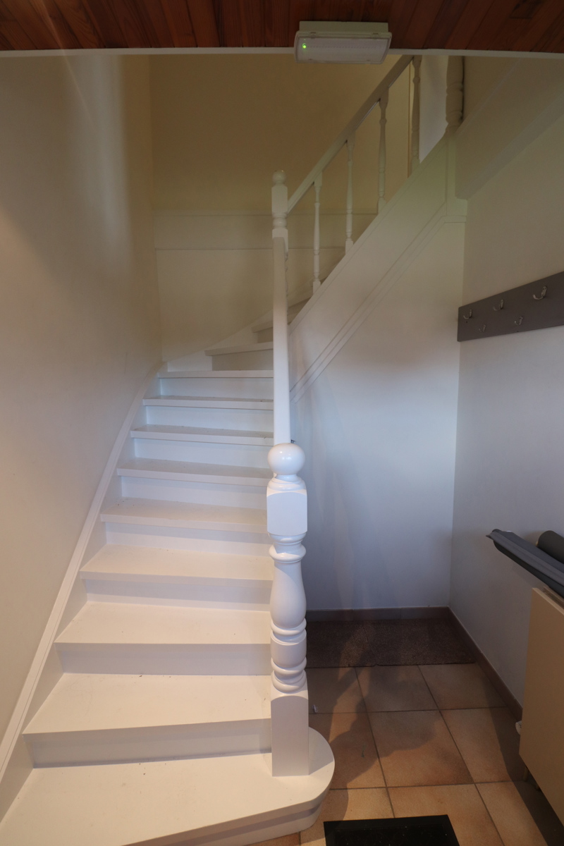 Appartement op de 1ste verdieping met carport/tuinberging en terras met tuin. - foto 3